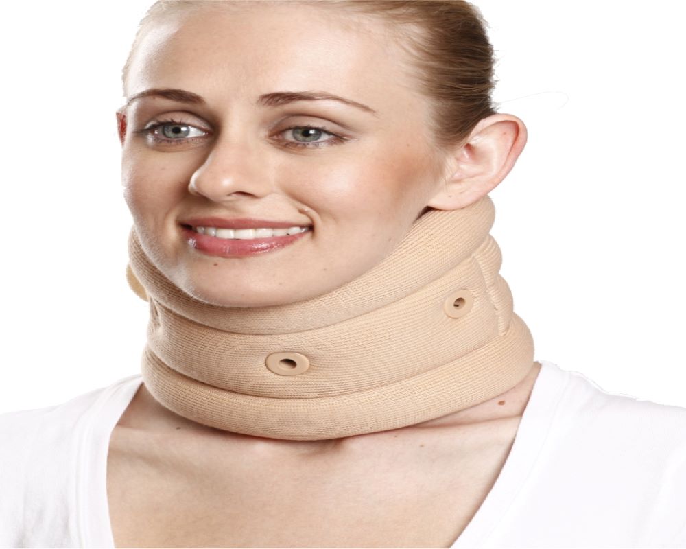 Cervical collar with support 